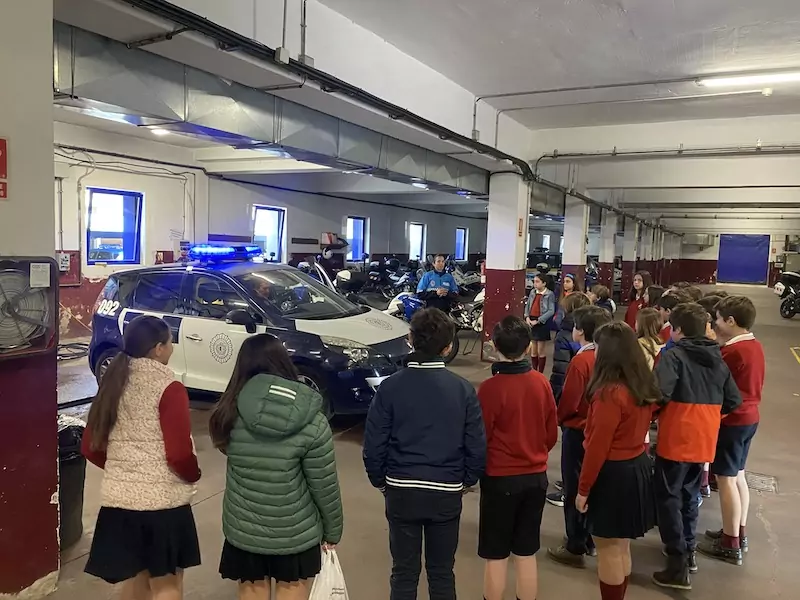 Visita Policía Municipal 6º EP Lourdes