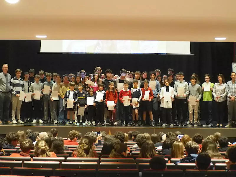 Entrega de Títulos Cambridge en Colegio Lourdes