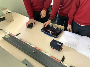 Movimiento rectilíneo uniforme en 2º ESO Lourdes