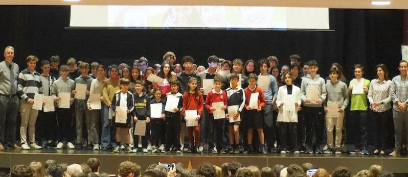 Entrega de Títulos Cambridge en Colegio Lourdes